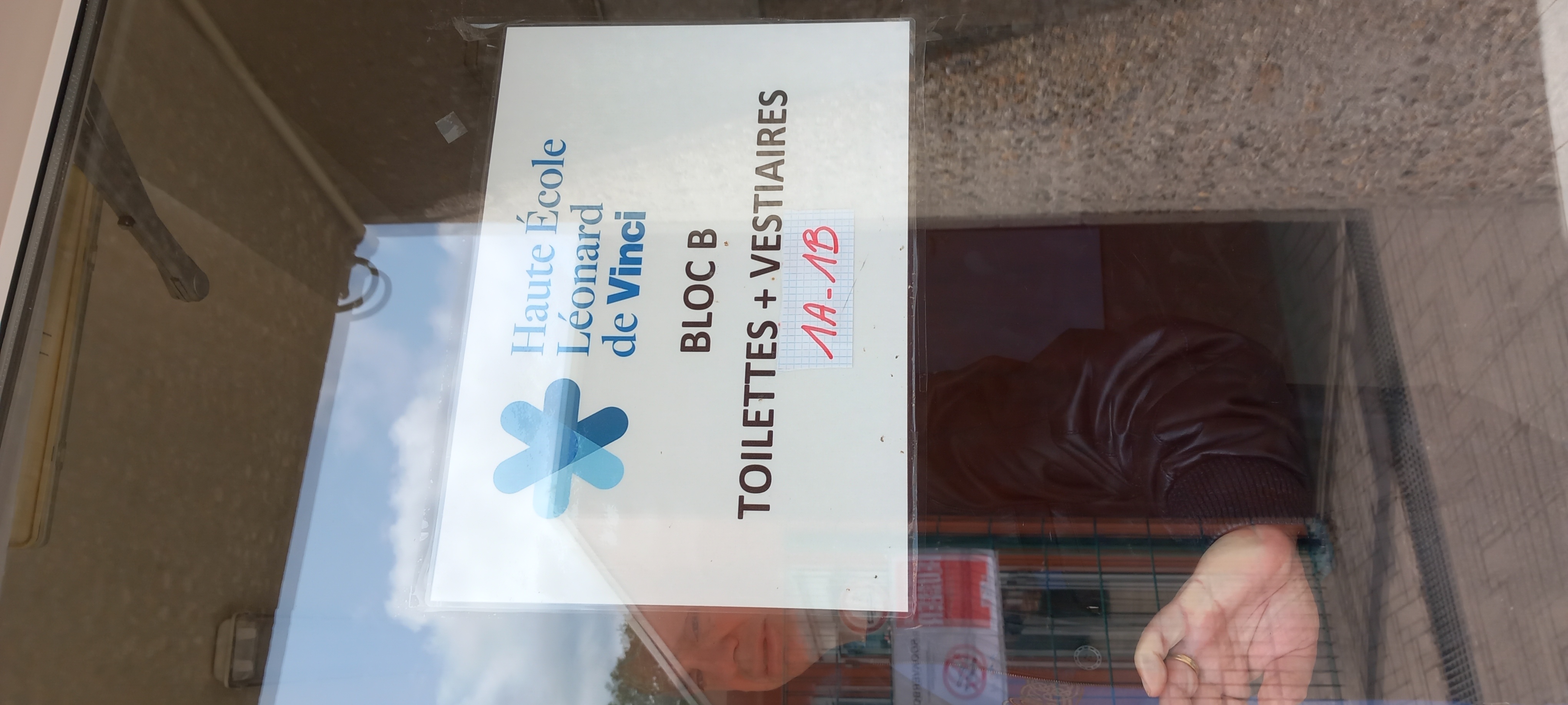 Entrée du bâtiment Bloc B